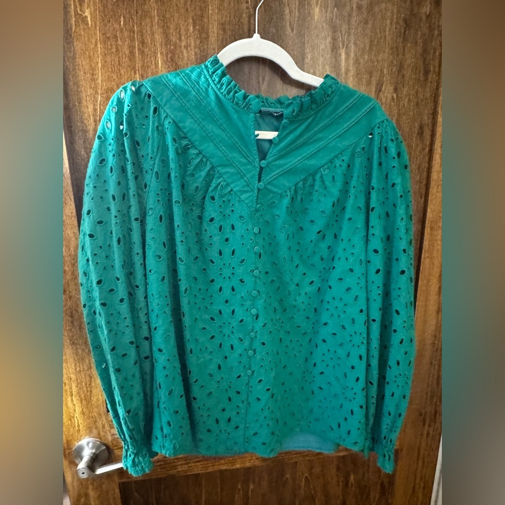 Women's Emerald Eyelet Button-Front Blouse with Ruffle Collar
